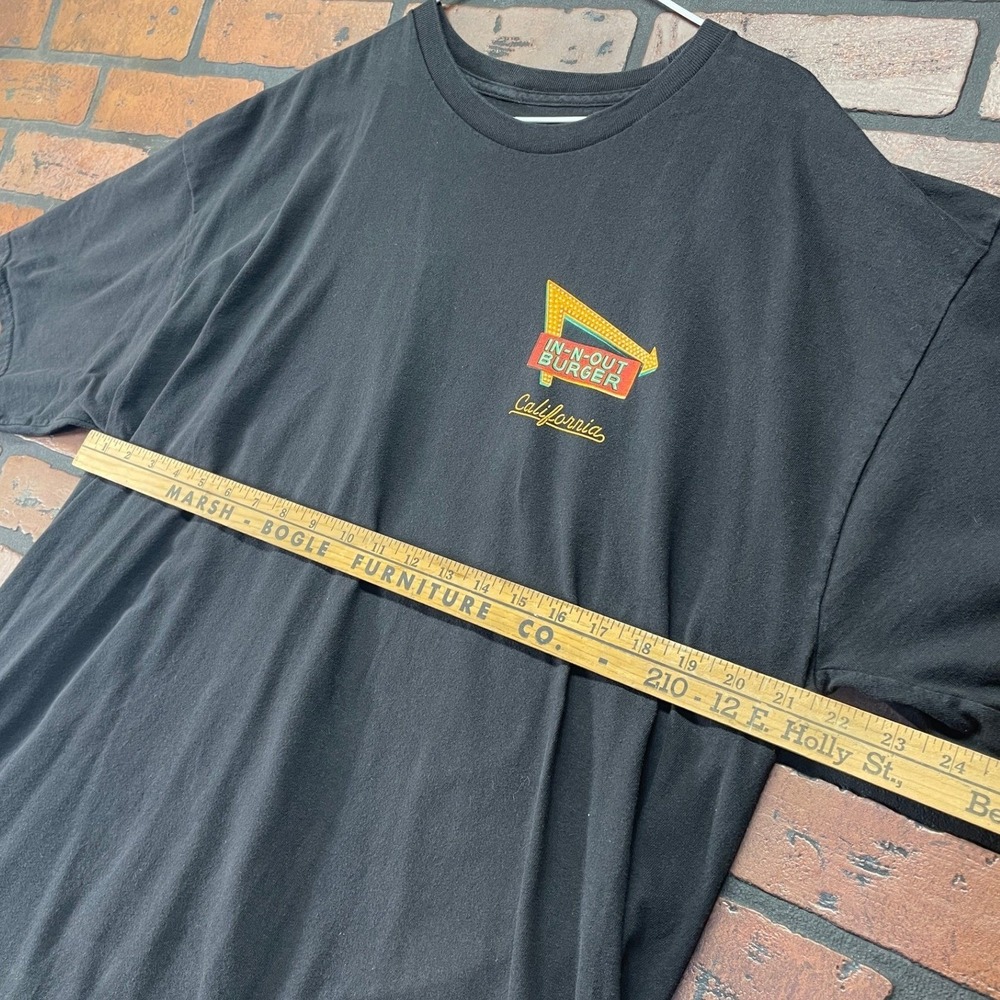 IN-N-Out Burger Black XXL Graphic Tee Sunset Mountains Cars Pre-shrunk - Picture 6 of 10